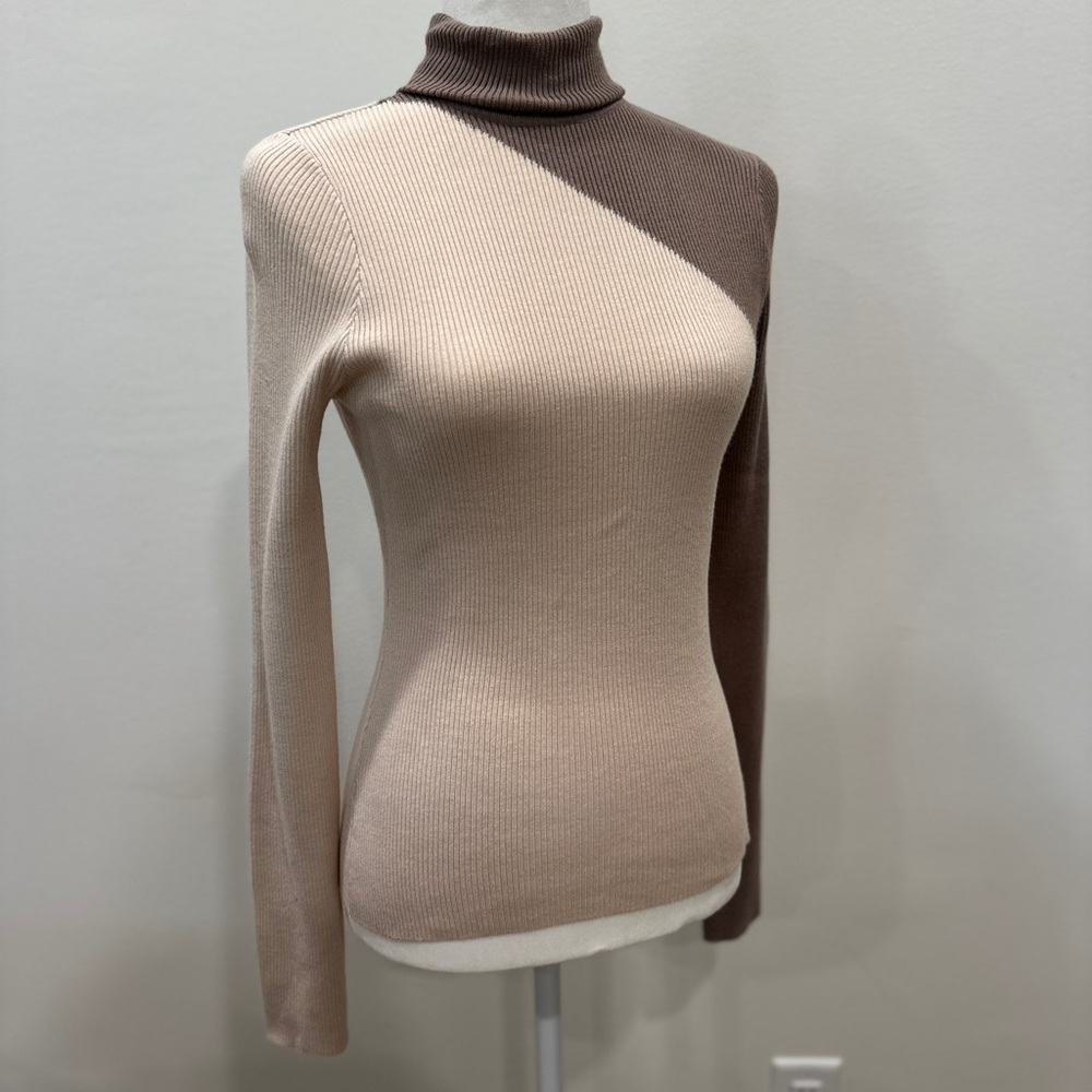 Crescent Two-Tone Color-block Turtleneck Sweater - Cream and Brown